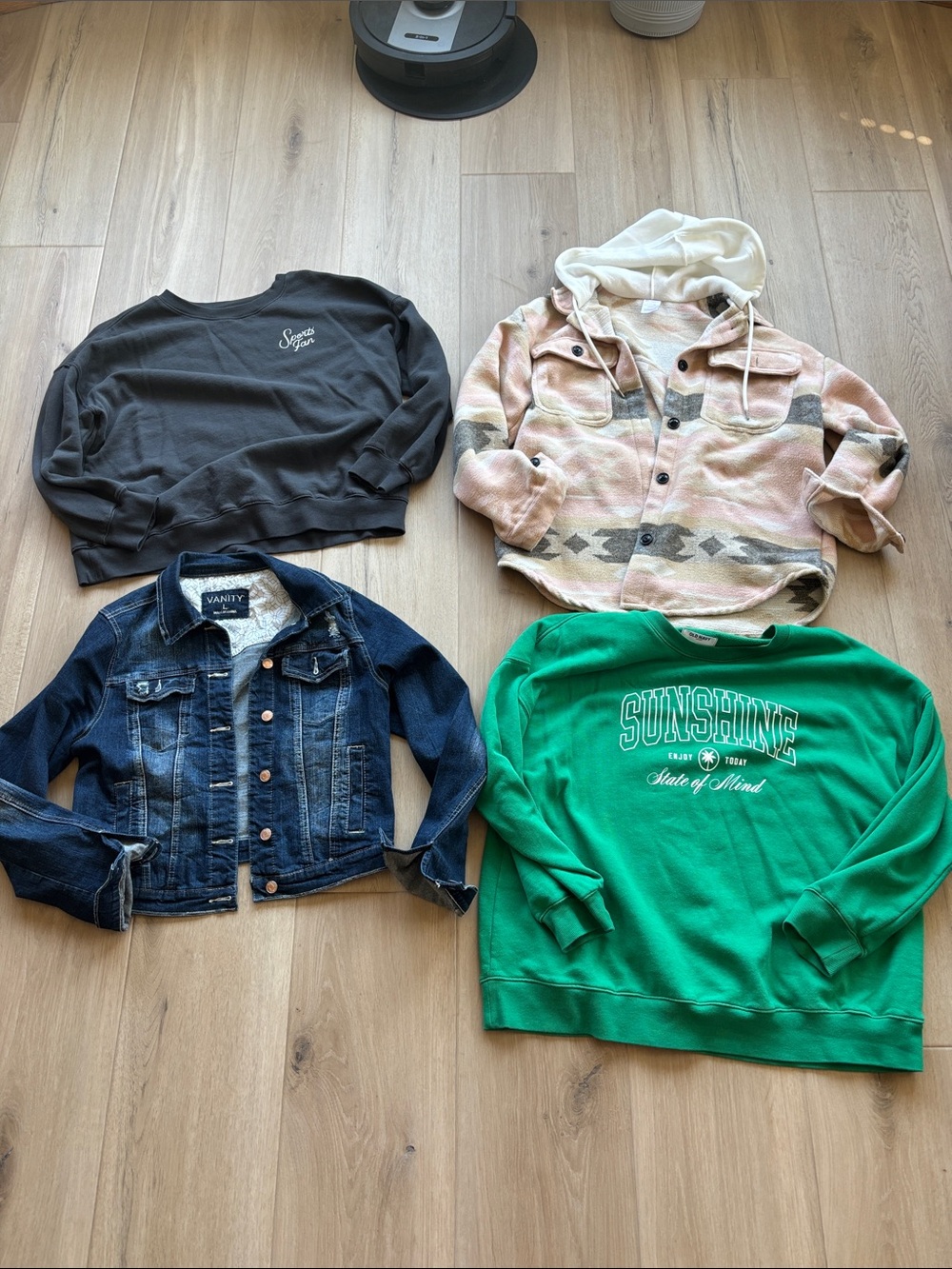 💚lot of 4 size large women’s tops💚